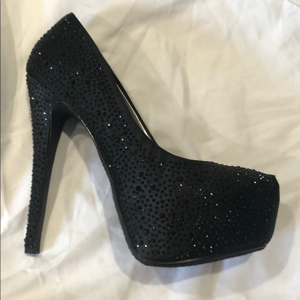 Heels - Picture 4 of 4